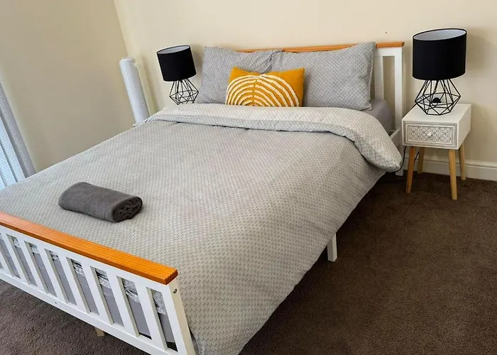 Lovelyhome4 Family & Contractors Leeds