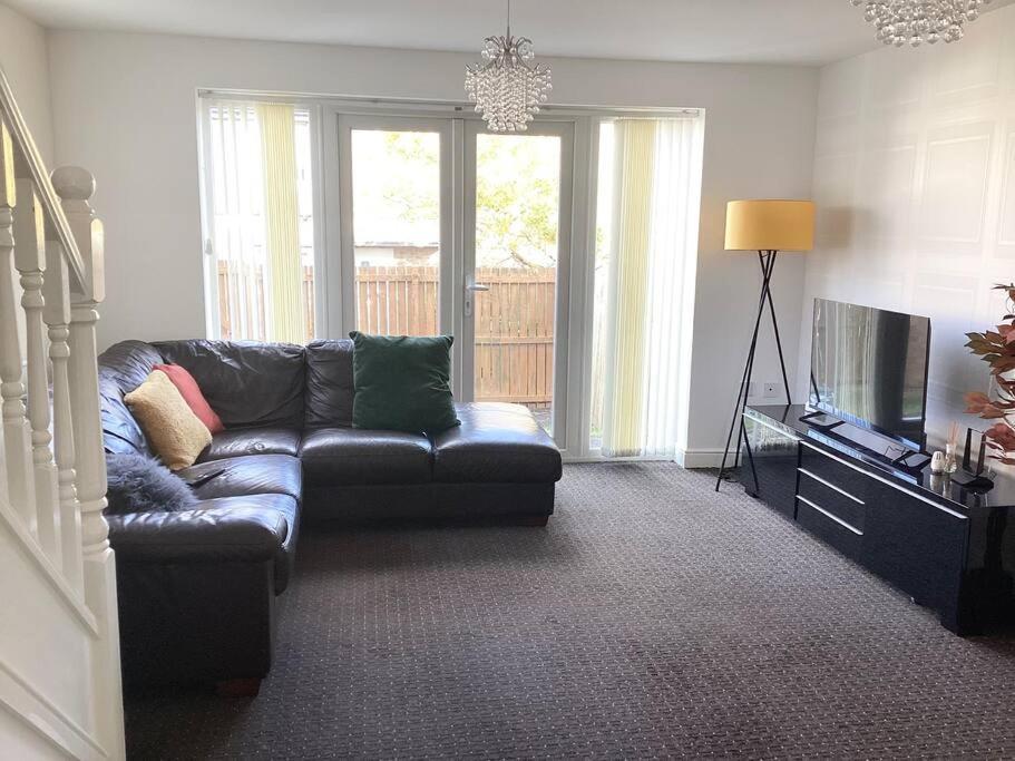 Lovelyhome4 Family & Contractors Leeds Leeds (West Yorkshire)