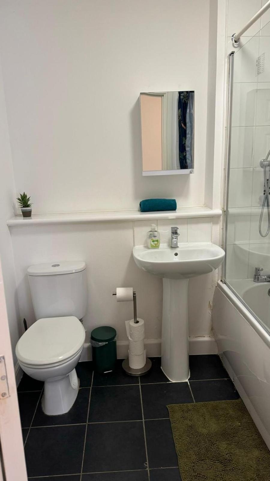 Lovelyhome4 Family & Contractors Leeds Holiday home