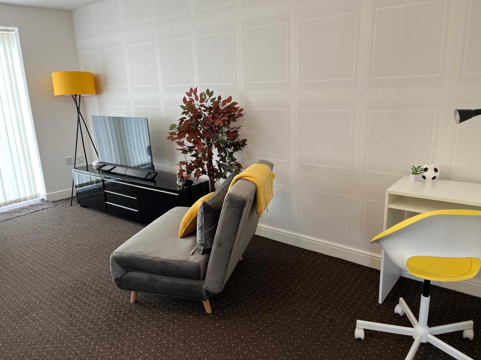 Lovelyhome4 Family & Contractors Leeds * Leeds (West Yorkshire)