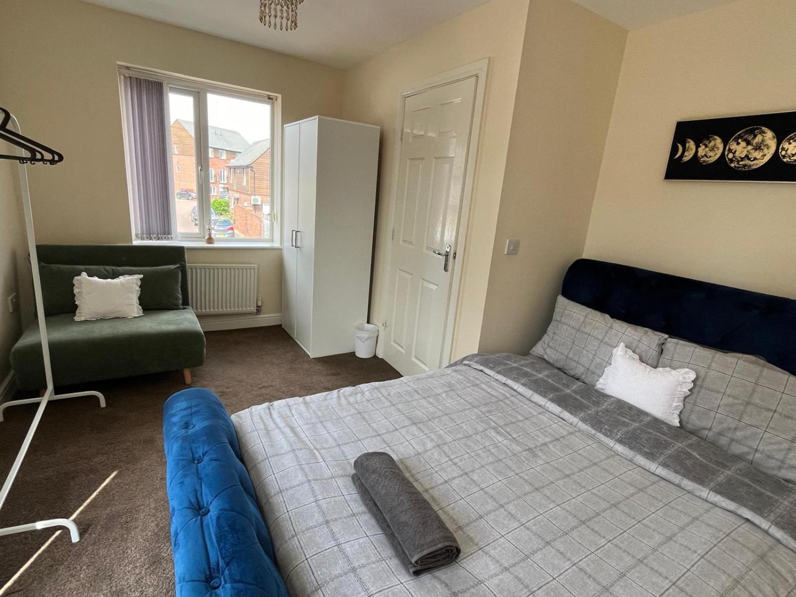 Lovelyhome4 Family & Contractors Leeds Holiday home *
